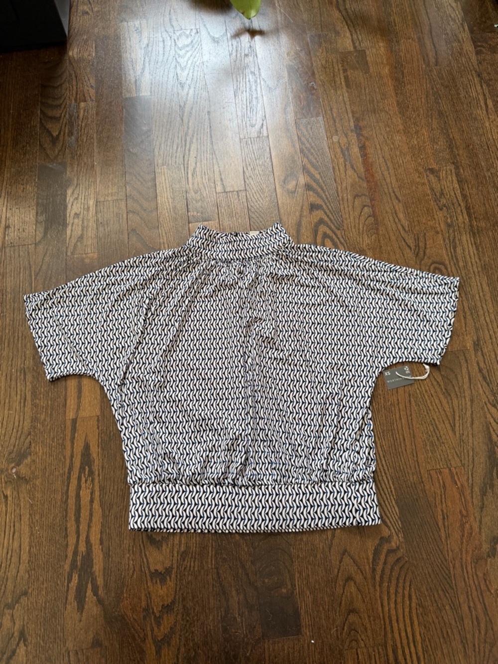 Worthington Black & White Geometric Short-Sleeve Top